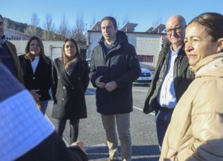 O conselleiro do Mar analiza coa Confraría a dragaxe do porto de Testal