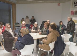 Os xubilados de Porto do Son estrean sede con vistas ó mar