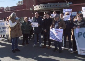 Recollen preto de 2.700 sinaturas para reclamar a cobertura íntegra do persoal médico en Aguiño