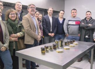 O conselleiro do Mar visita as instalacións de conservas Sotavento