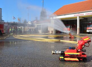 Os Bombeiros de Pontevedra incorporan un robot teledirixido para aumentar a seguridade na extinción de incendios