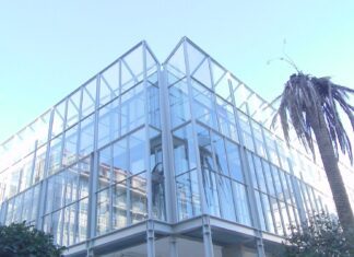 Finalizada a reforma exterior da casa consistorial de Ribeira