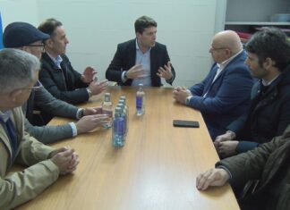 O concello de Boiro estuda coa Federación Galega de Fútbol a ampliación do campo de Barraña