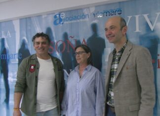 Os taxistas de Ribeira alíanse coa asociación de empresarios para dinamizar economicamente a vila