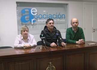 Os praceiros de Ribeira alíanse coa asociación de empresarios para dinamizar o tecido económico da vila