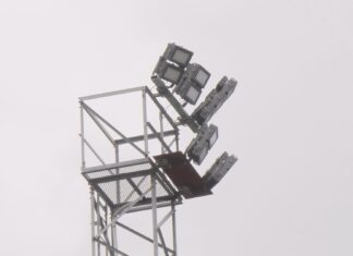 O novo alumeado do campo de fútbol de Porto do Son supón un aforro enerxético do 50 por cento