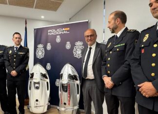 Desartellada unha banda que empregaba motores subacuáticos para recuperar droga apegada a buques