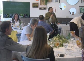 Expertos e produtores de aceite de varios puntos de España danse cita nunhas catas no Salnés