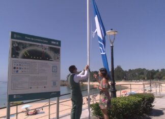 A bandeira azul xa loce na praia de Lombiña-Cabío