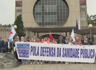 Concentración de SOS Sanidade para denunciar que no Salnés hai 10.000 persoas nas listas de agarda