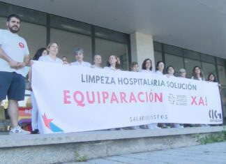 Protesta do persoal de limpeza do hospital da Barbanza para reclamar a equiparación salarial
