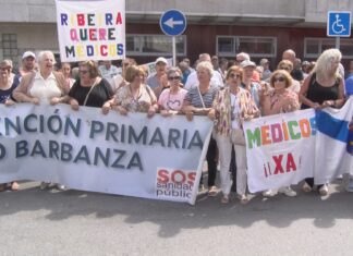 Multitudinaria manifestación na Pobra en defensa da sanidade pública