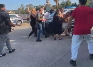 Temor en Ribeira trala pelexa mortal entre dous clans xitanos