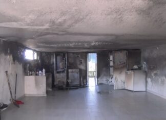 Un incendio no garaxe causa importantes danos nunha vivenda dos Areeiros