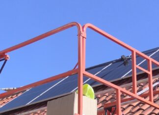 Ribeira avanza na instalación de paneis solares en edificios públicos