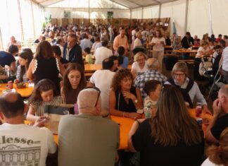 Poio despacha as 1.500 racións dunha completa Festa da Ameixa de Campelo