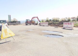 Comezan as obras de mellora no aparcadoiro público de Xarás