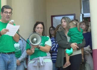 O CEIP O Grupo de Ribeira arranca o curso con protestas polos recortes