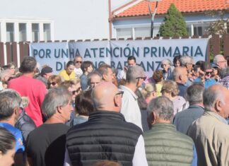 Os pobrenses saen á rúa para denunciar a falla de médicos