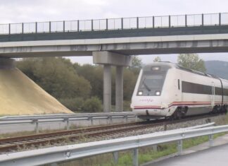 Os dous pasos a nivel que aínda quedan en Valga desaparecerán nun prazo máximo de tres anos
