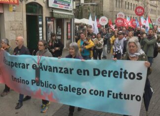 O profesorado maniféstase en Pontevedra para reclamar melloras laborais e máis recursos para o ensino público