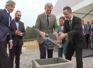 Rueda preside en Rianxo a colocación da primeira pedra da factoría de Stolt Sea Farm
