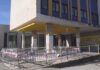 As familias do CEIP A Lomba amósanse ‘moi preocupadas’ pola caída de cascallos da fachada do centro