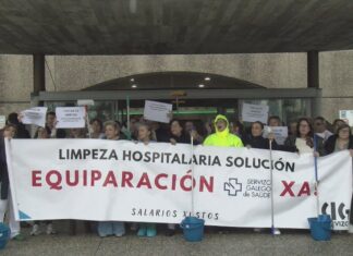 As limpadoras dos hospitais do Salnés e O Barbanza reclaman a equiparación laboral e salarial
