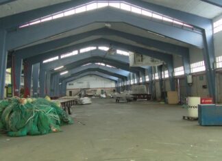 Mar autoriza a concesión da lonxa vella de Ribeira para nave de redes