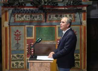 O altar maior, o órgano e o coro de Santa Clara xa son propiedade da Deputación de Pontevedra