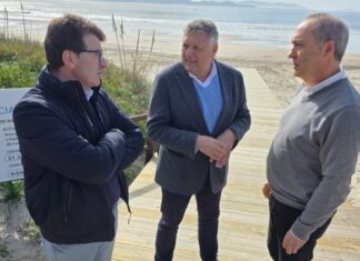 A praia de Canelas estrea pasarela elevada de madeira para facilitar o acceso e respectar a zona dunar