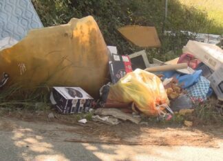 Ribeira tramita as primeiras multas por depositar lixo na vía pública