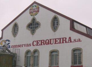 O pleno dá luz verde á compra da nave de Cerqueira