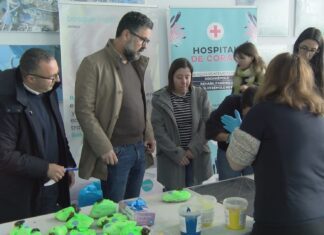 AMICOS e a lonxa de Ribeira renovan o convenio para o Hospital de Corais