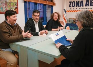 Zona Aberta traslada as demandas dos pequenos negocios de Vilagarcía ao director xeral de Comercio