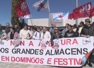 Mobilización dos traballadores de Alcampo Vilagarcía pola obriga de traballar domingos e festivos sen incentivos