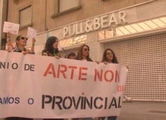 A folga das traballadoras do téxtil en defensa do convenio provincial pecha varias tendas durante a xornada