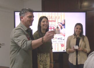 Os empresarios de Ribeira poñen en xogo un premio de mil euros polo Día da Nai