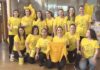 As educadoras da escola infantil de Cambados vístense de amarelo na defensa dun ensino de calidade