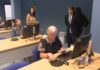 Miguel Corgos destaca a capacitación dixital da sociedade galega na visita á aula CeMit de Ribeira