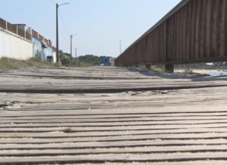O BNG de Ribeira demanda a mellora da pasarela e o acceso á praia da Corna