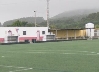 O concello de Ribeira renovará os vestiarios do campo da Guía a través dun convenio con Deportes