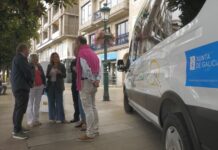A Xunta financia a adquisición da nova furgoneta adaptada de Agadea Alzheimer en Ribeira