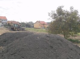 Ribeira habilita un aparcamento disuasorio a carón do cemiterio de Palmeira