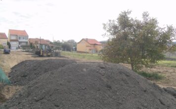 Ribeira habilita un aparcamento disuasorio a carón do cemiterio de Palmeira