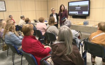 As Amas de Casa de Ribeira coñecen os produtos de Congalsa nunha visita á factoría