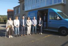 A delegada da Xunta supervisa en Lousame o CIM móbil que achega este servizo ó rural