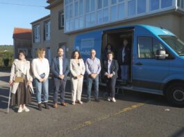 A delegada da Xunta supervisa en Lousame o CIM móbil que achega este servizo ó rural