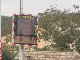 Dez novos radares pedagóxicos contribuirán a reducir a velocidade do tráfico en Ribeira