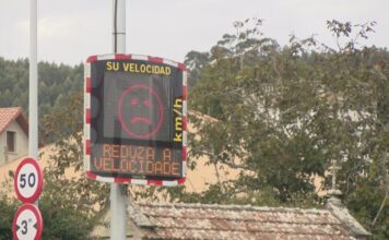 Dez novos radares pedagóxicos contribuirán a reducir a velocidade do tráfico en Ribeira